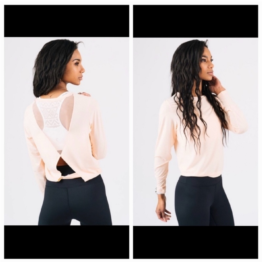 ZYIA ACTIVE Gym/Athleisure Peach Mesh Cut Out Band Hem Long SLV Crew Neck Top L